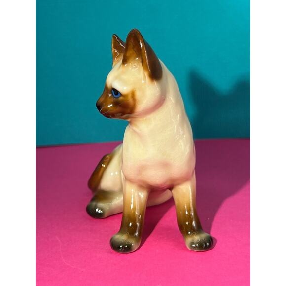 Harvey Knox Porcelain Siamese Sitting Cat Style #1147-1A81 4inch tall - Picture 2 of 5
